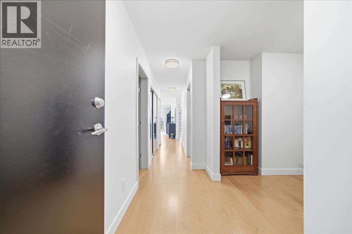 2002 1408 STRATHMORE MEWS
