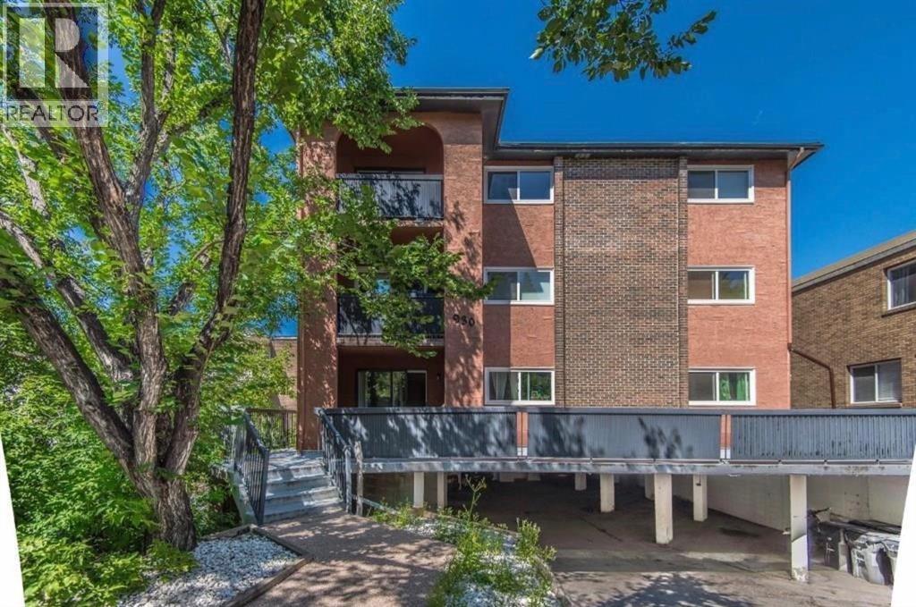 4, 930 Royal Avenue SW