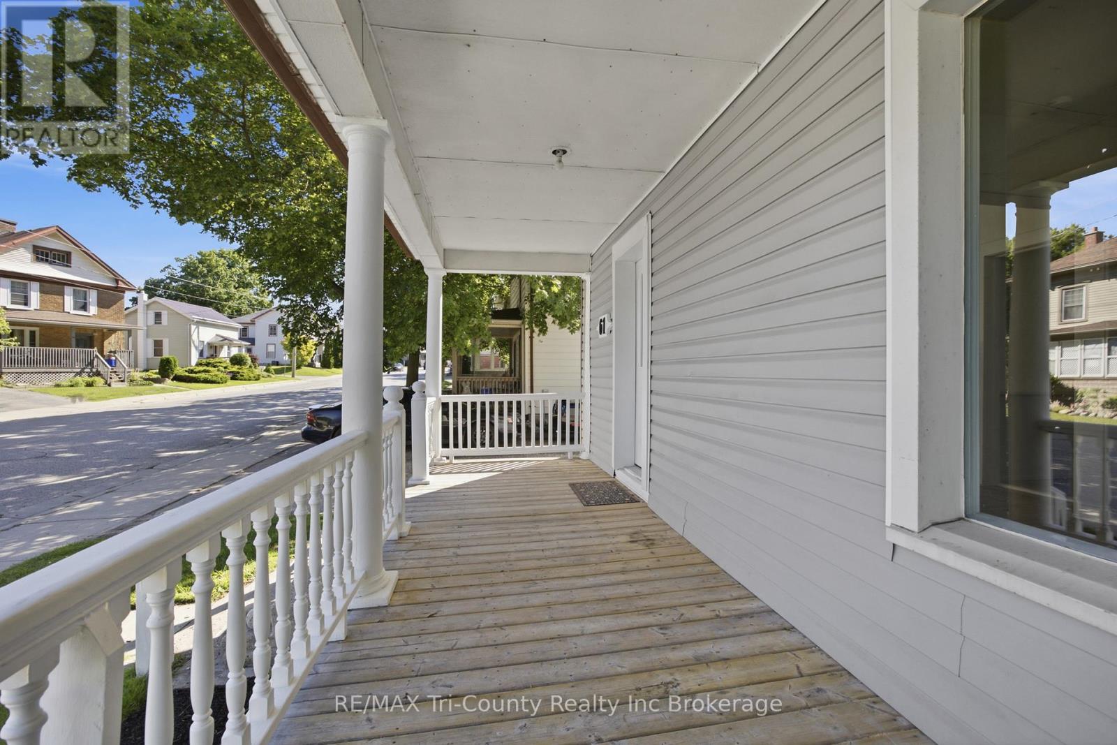 61 BROCK STREET E