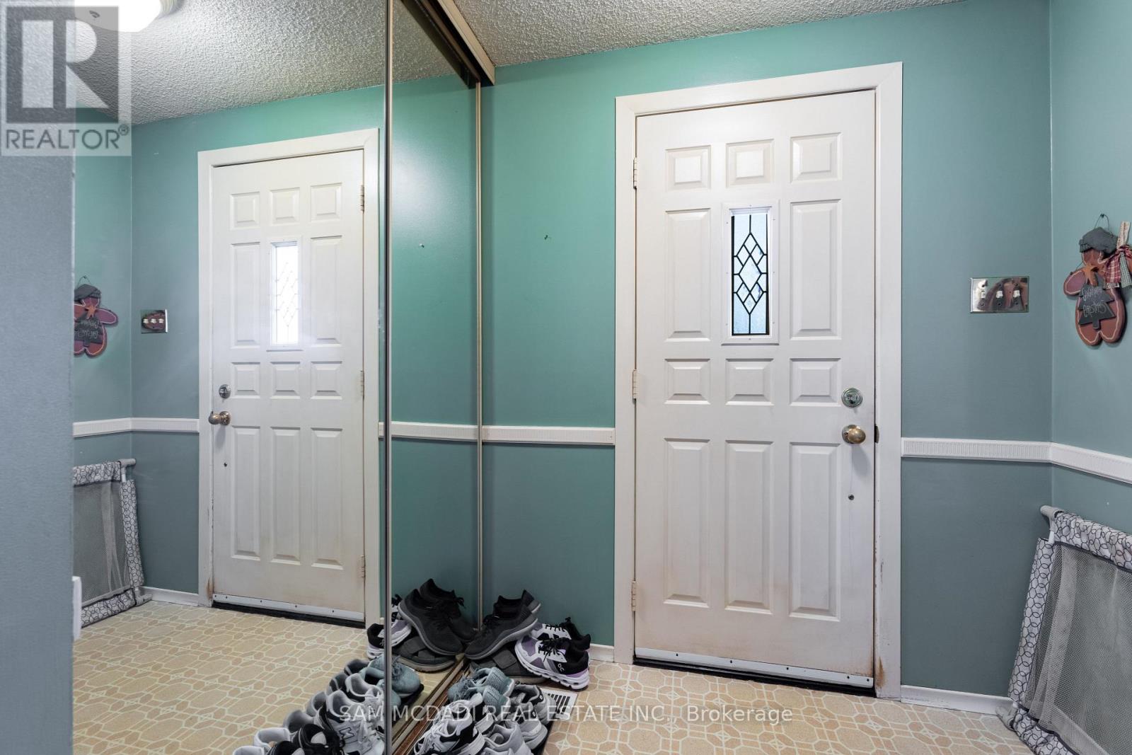 35 PARKLAND CRESCENT