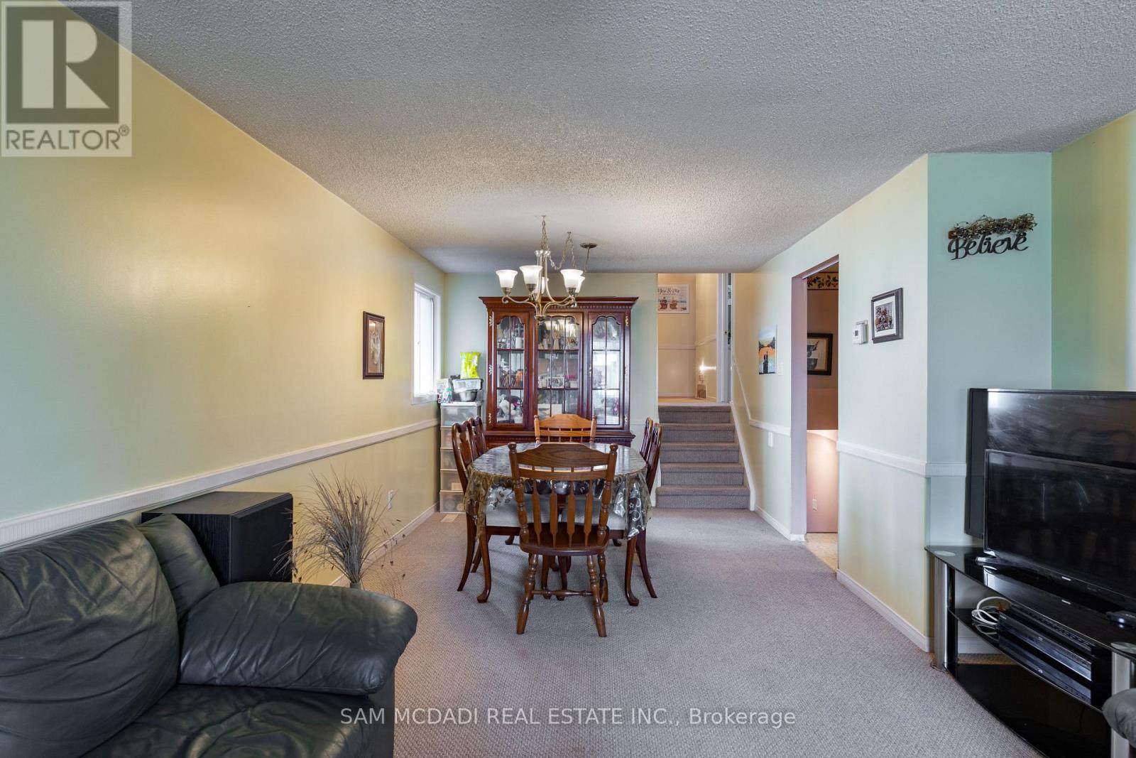 35 PARKLAND CRESCENT