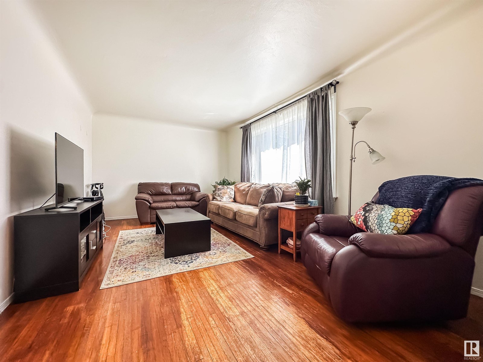 9352 85 ST NW