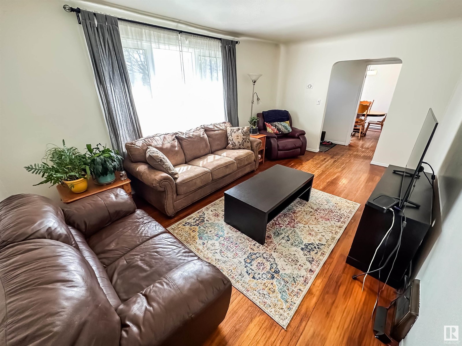 9352 85 ST NW