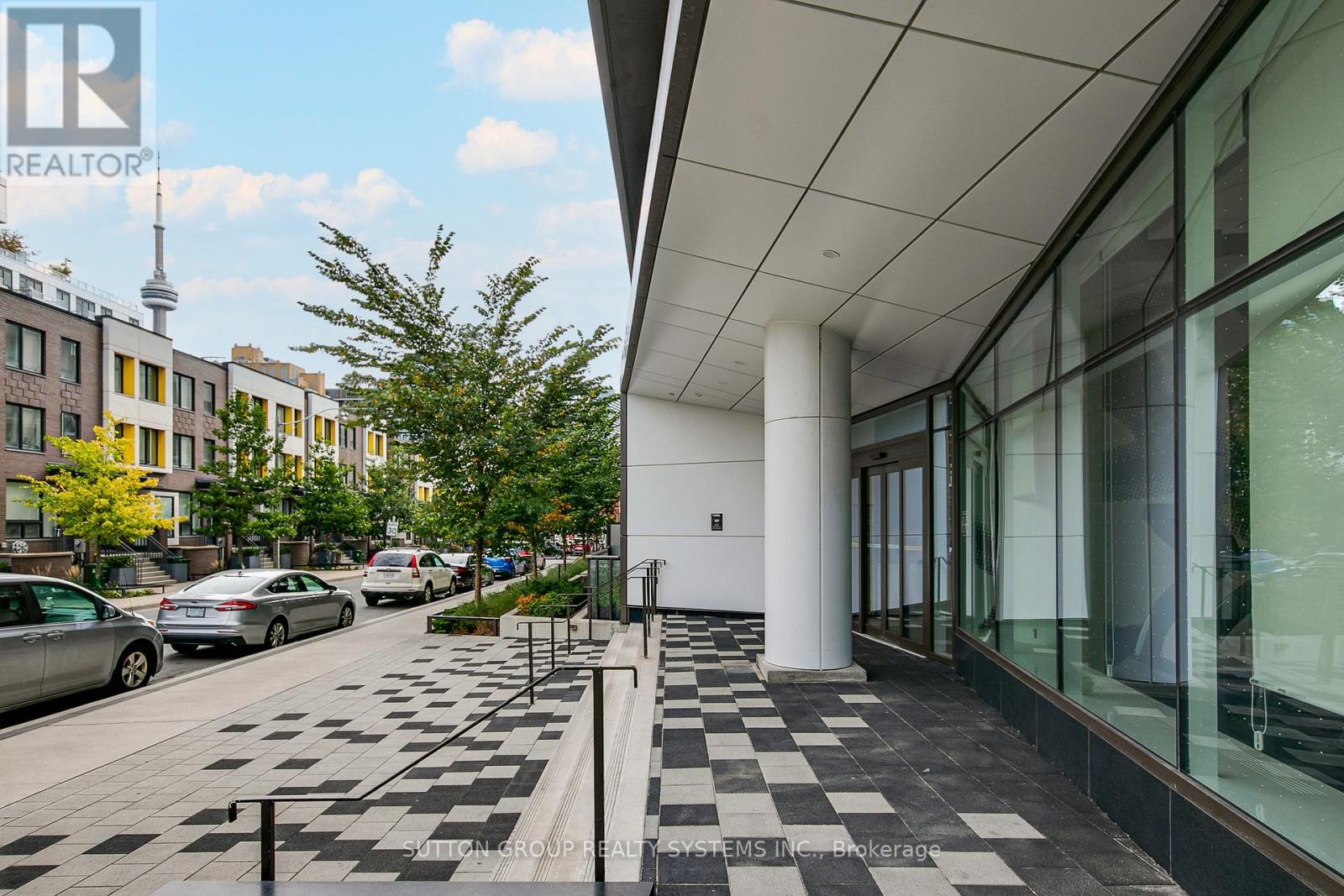 910 - 80 VANAULEY STREET