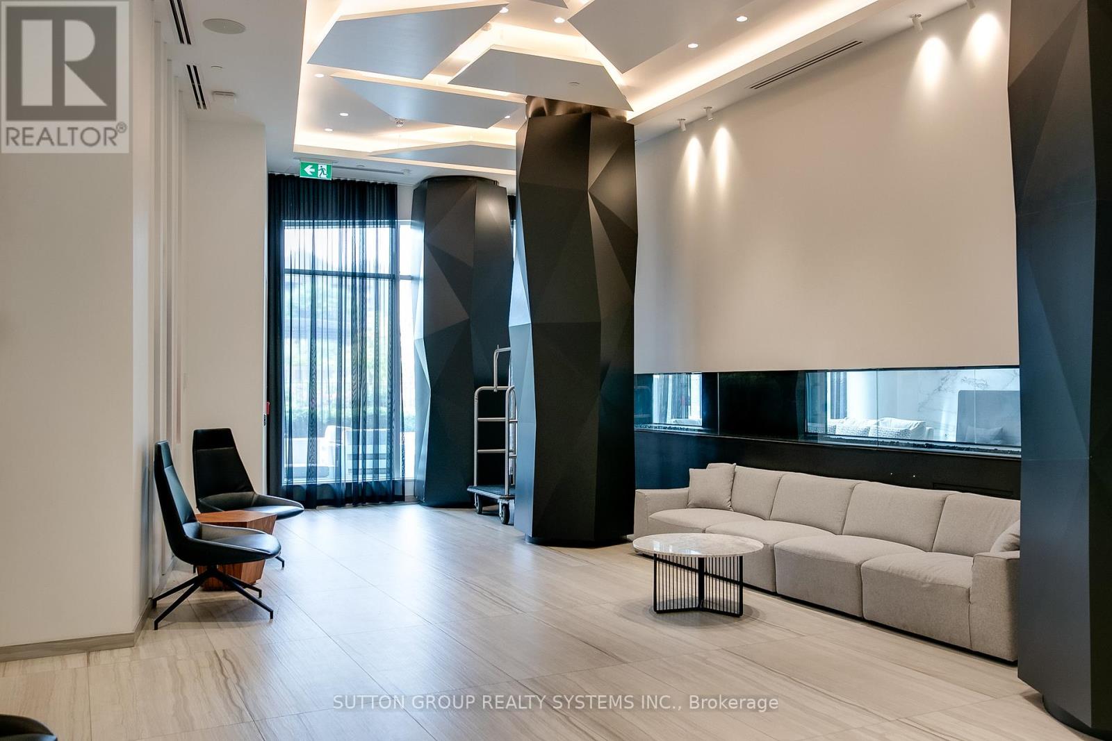 910 - 80 VANAULEY STREET