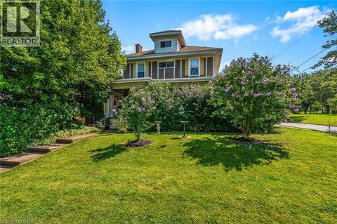 2 CARLETON Street N Thorold ON L2V2A3