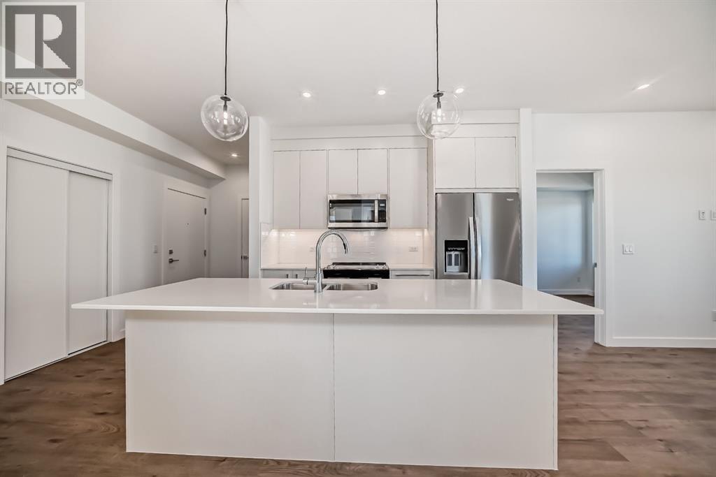 2205, 395 Skyview Parkway NE