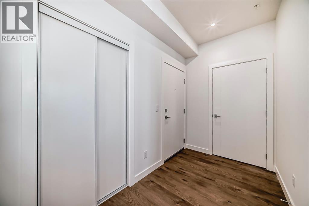 2205, 395 Skyview Parkway NE