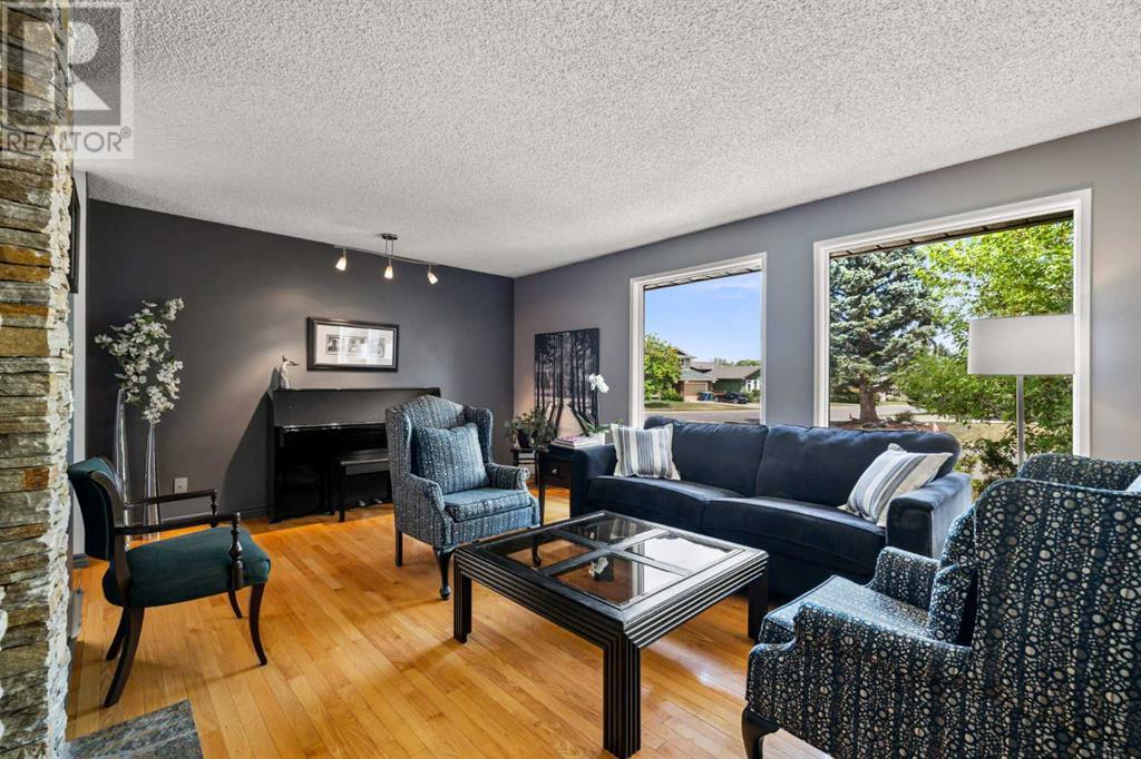 232 Deer Run Close SE