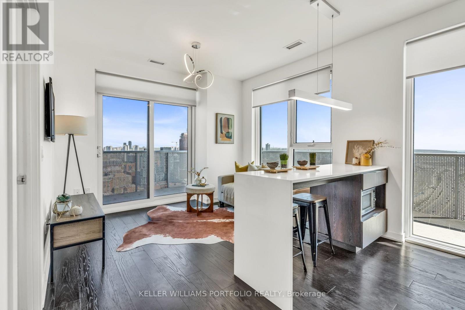 2810 - 20 RICHARDSON STREET