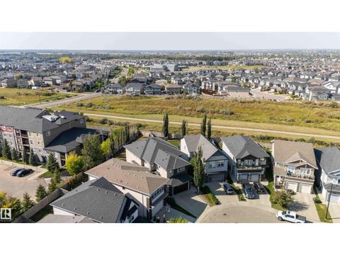 3948 CLAXTON LO SW Edmonton AB T6W1Y7