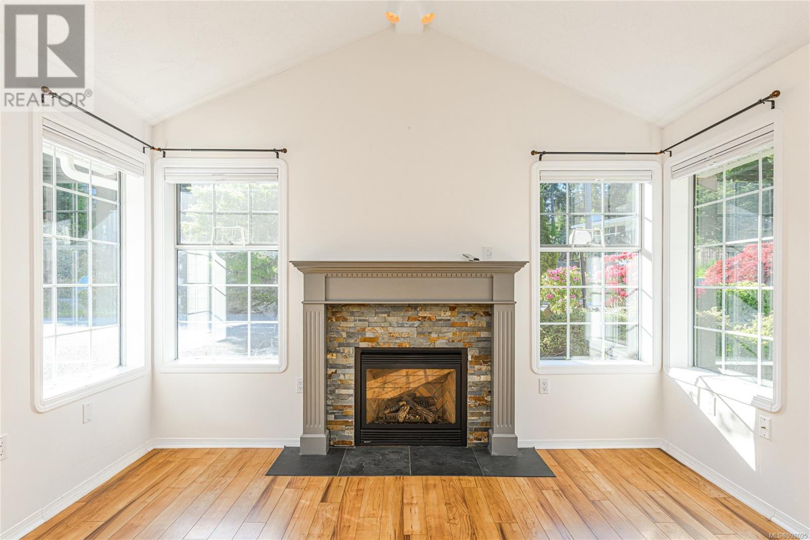 3 124 Valhalla Rd