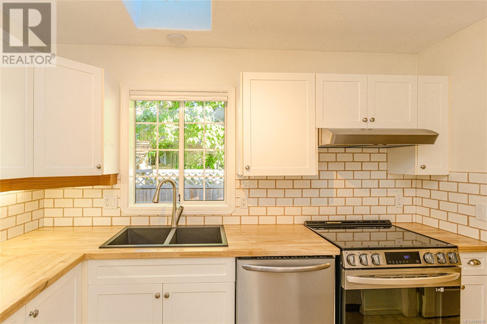 3 124 Valhalla Rd