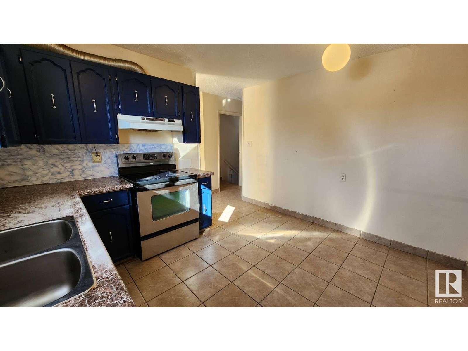 3115 144 AV NW