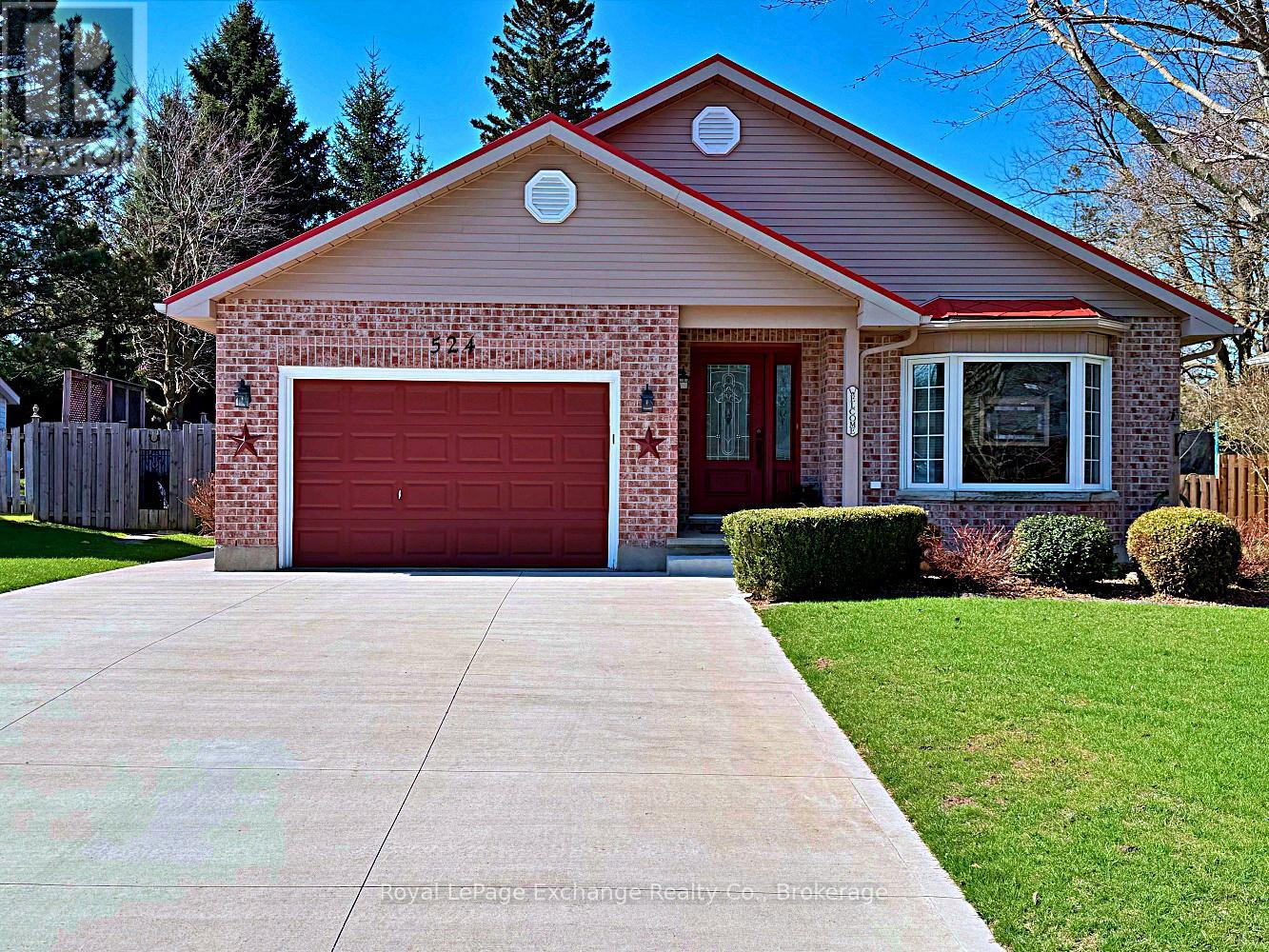 524 LYNDEN CRESCENT