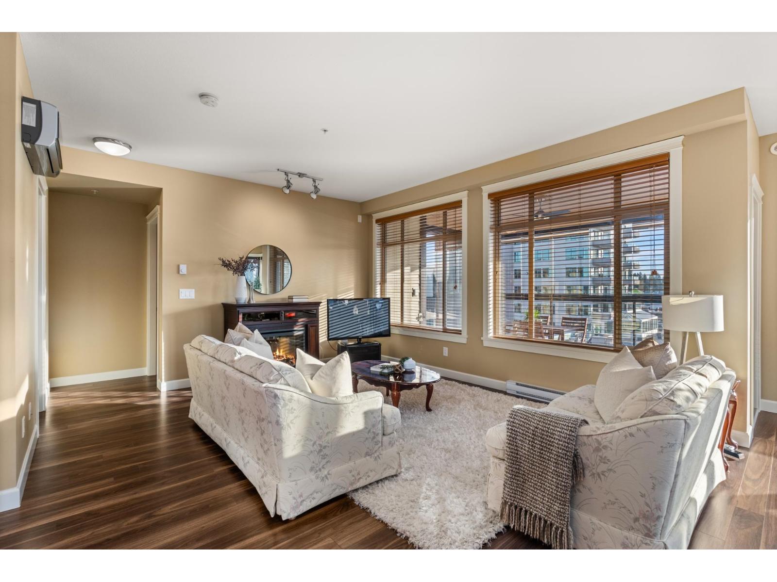 526 2860 TRETHEWEY STREET