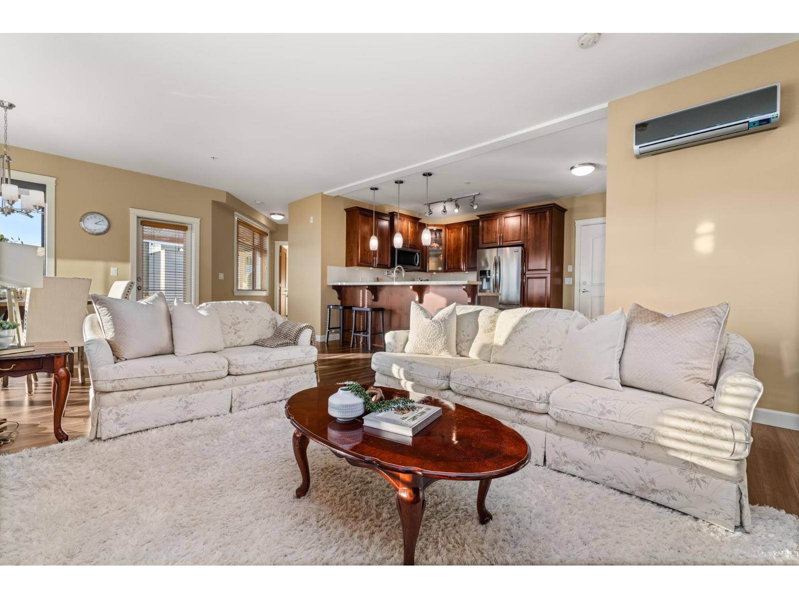 526 2860 TRETHEWEY STREET