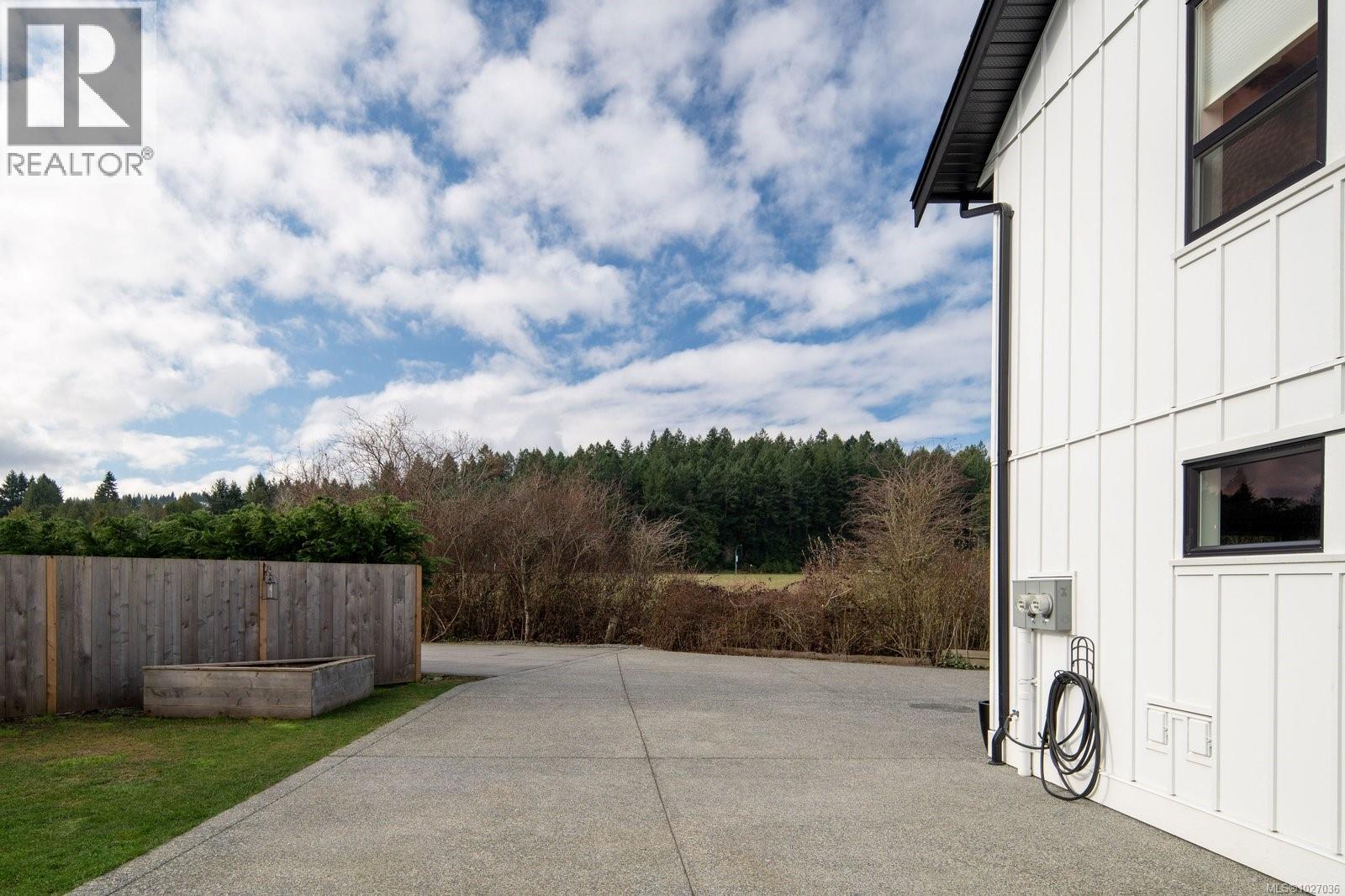 9356 East Saanich Rd