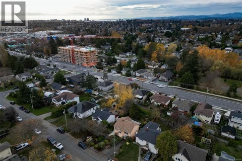 3312 Kingsley St Saanich BC V8P4J9