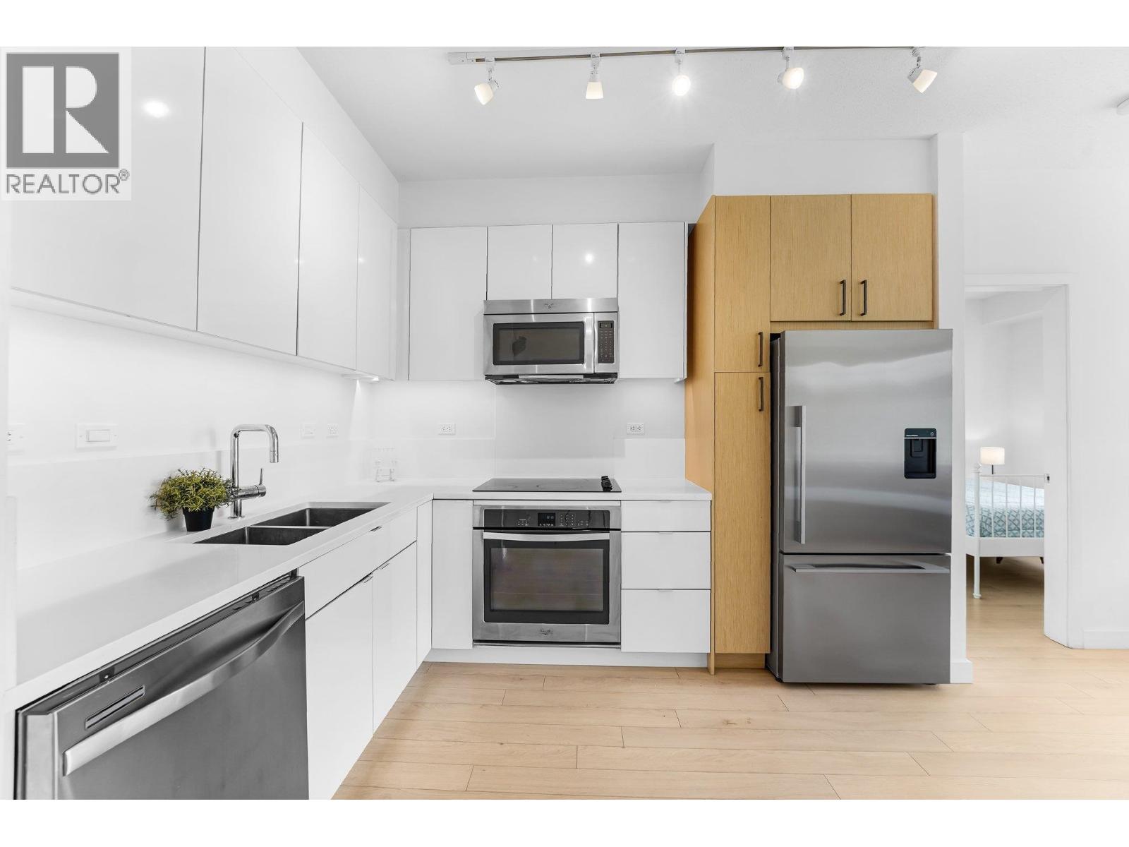 211 1621 HAMILTON AVENUE