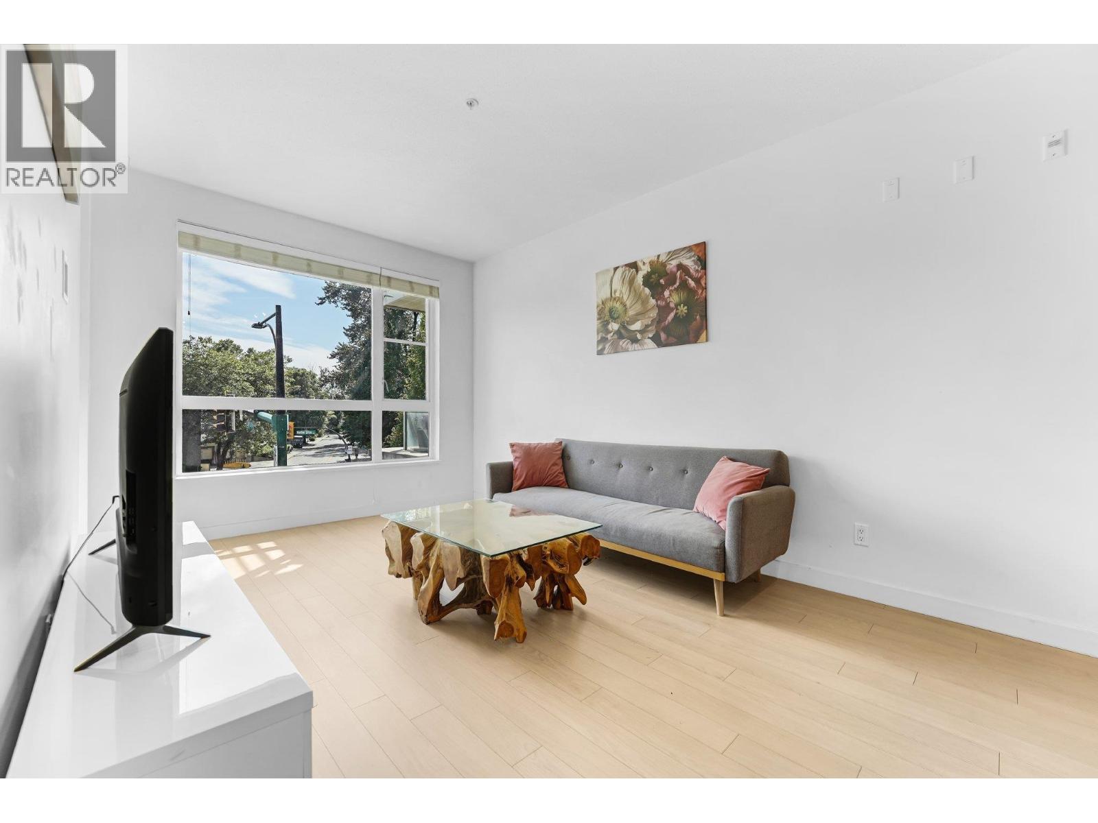 211 1621 HAMILTON AVENUE