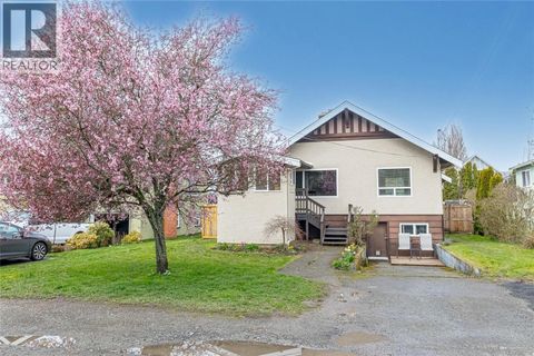 3074 Earl Grey St Saanich BC V9A1W7