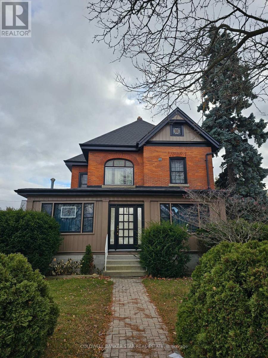 Photo 1 of 29 — 61 LONDON ROAD, Chatham-Kent (Thamesville), ON N0P2K0