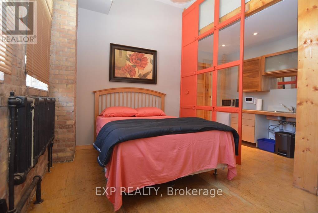 2480 DUNDAS STREET W