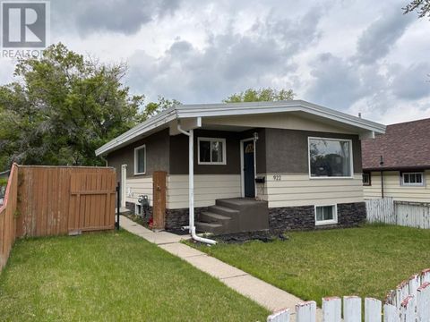 922 9 Street S Lethbridge AB T1J2M2