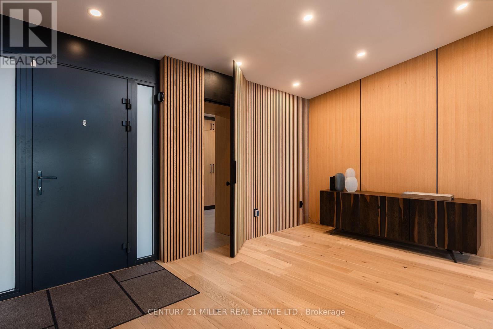 121 EDGECLIFFE PLACE