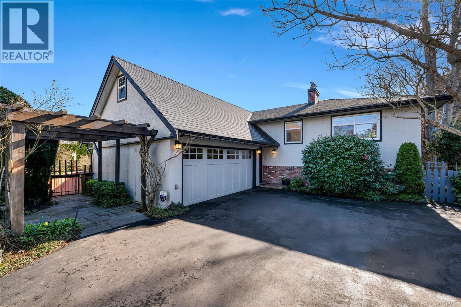 449 Victoria Ave