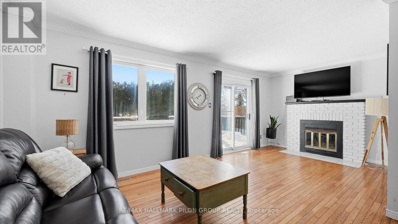 1853 BROUSSEAU CRESCENT