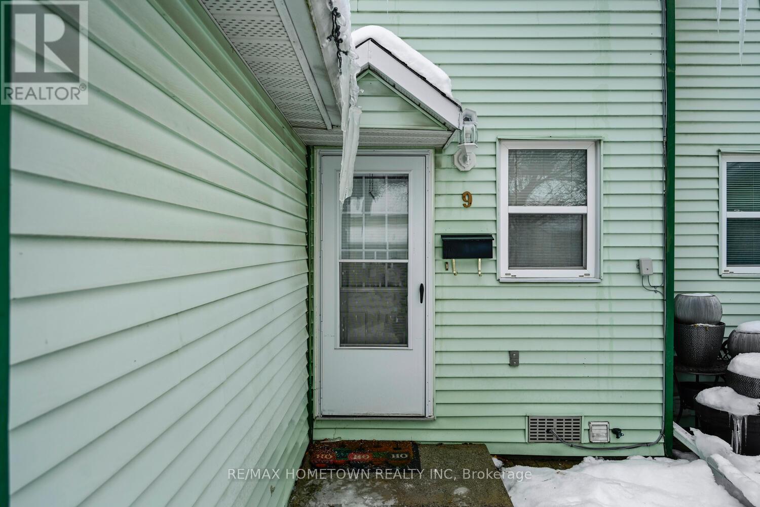 9 - 27 ALDERSHOT AVENUE