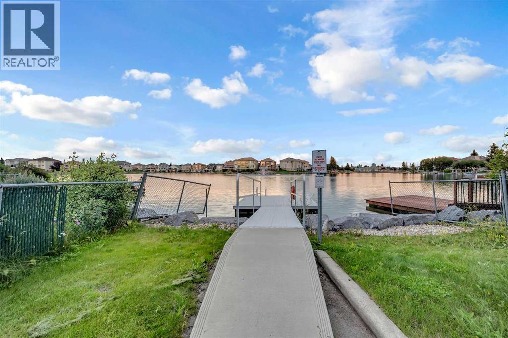 208 Coral Shores Bay NE