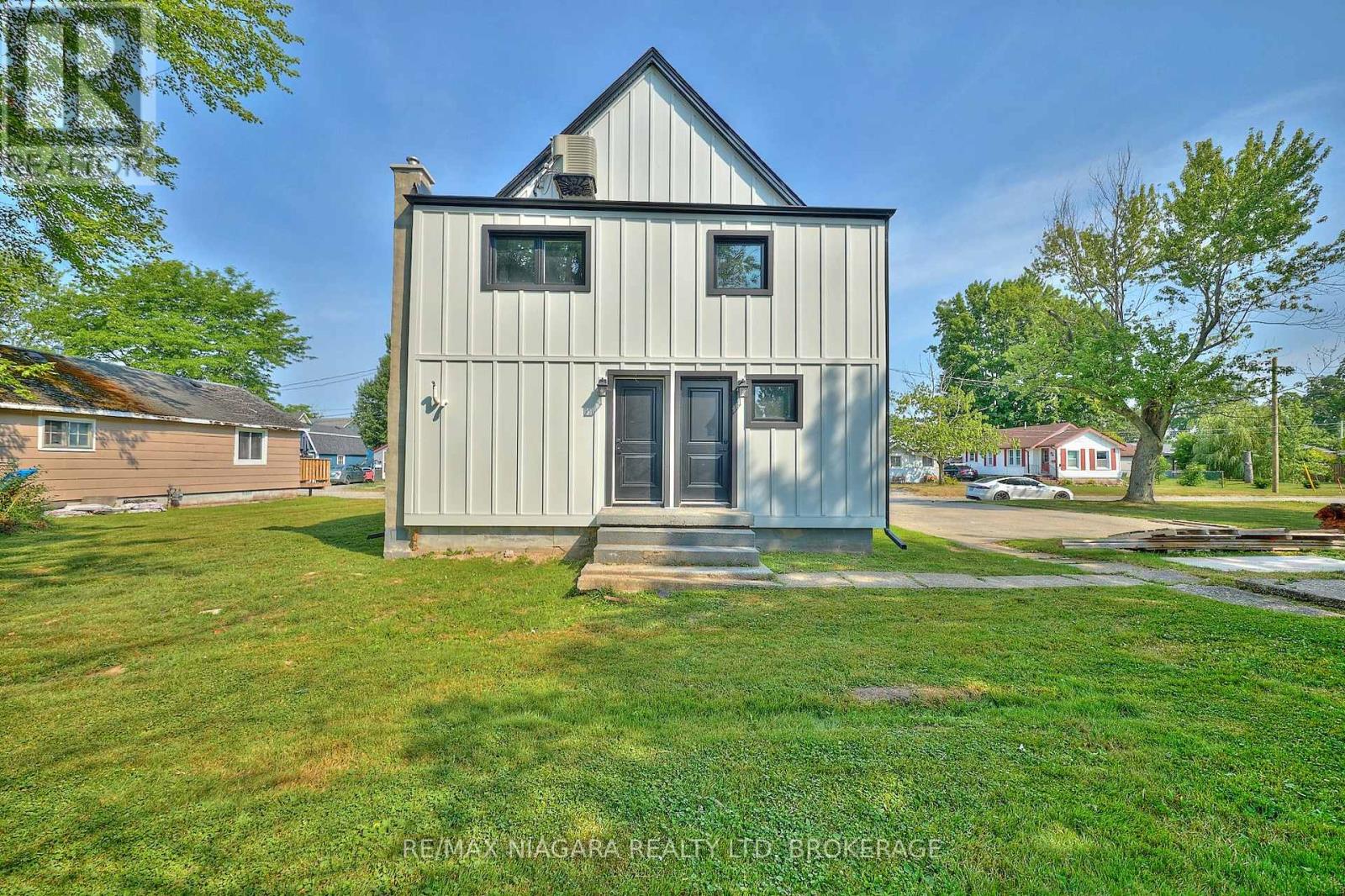 UPPER - 19 MACCABEE AVENUE