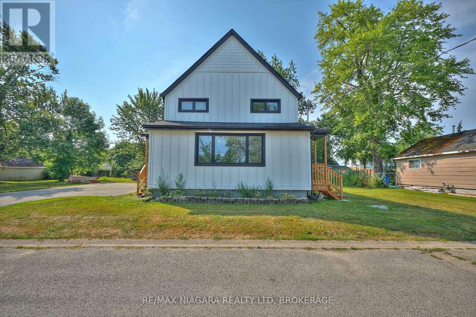UPPER - 19 MACCABEE AVENUE