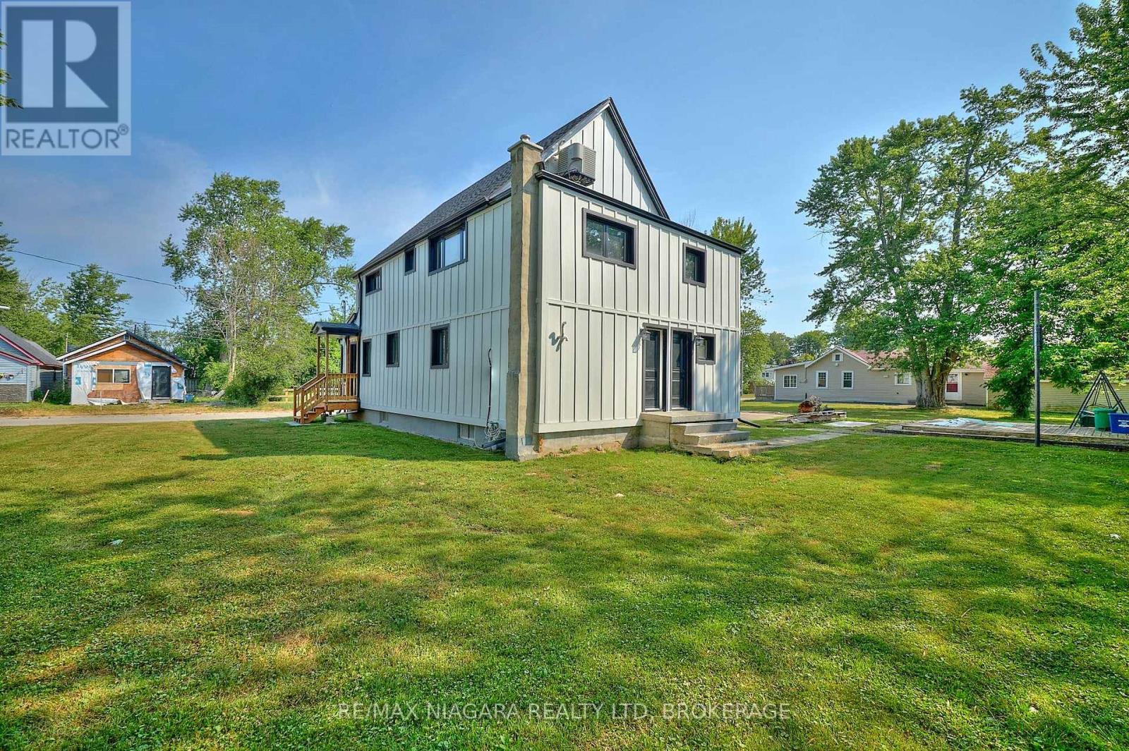 UPPER - 19 MACCABEE AVENUE