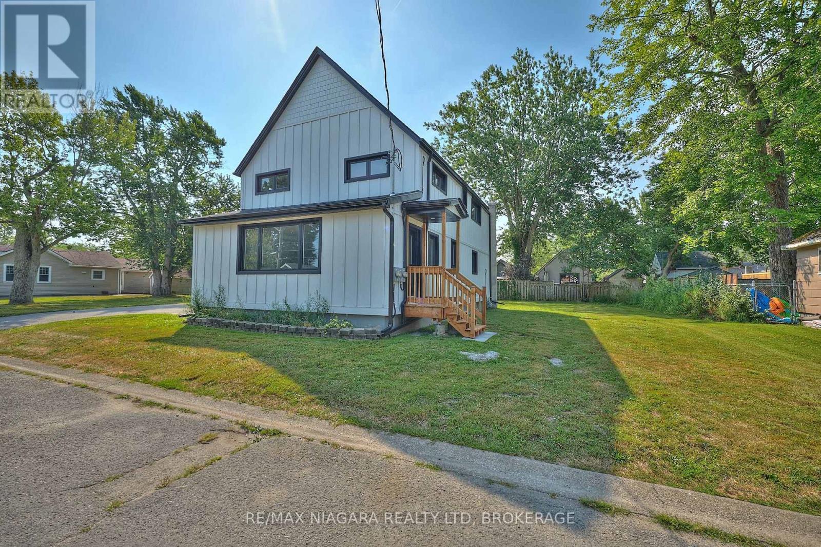 UPPER - 19 MACCABEE AVENUE