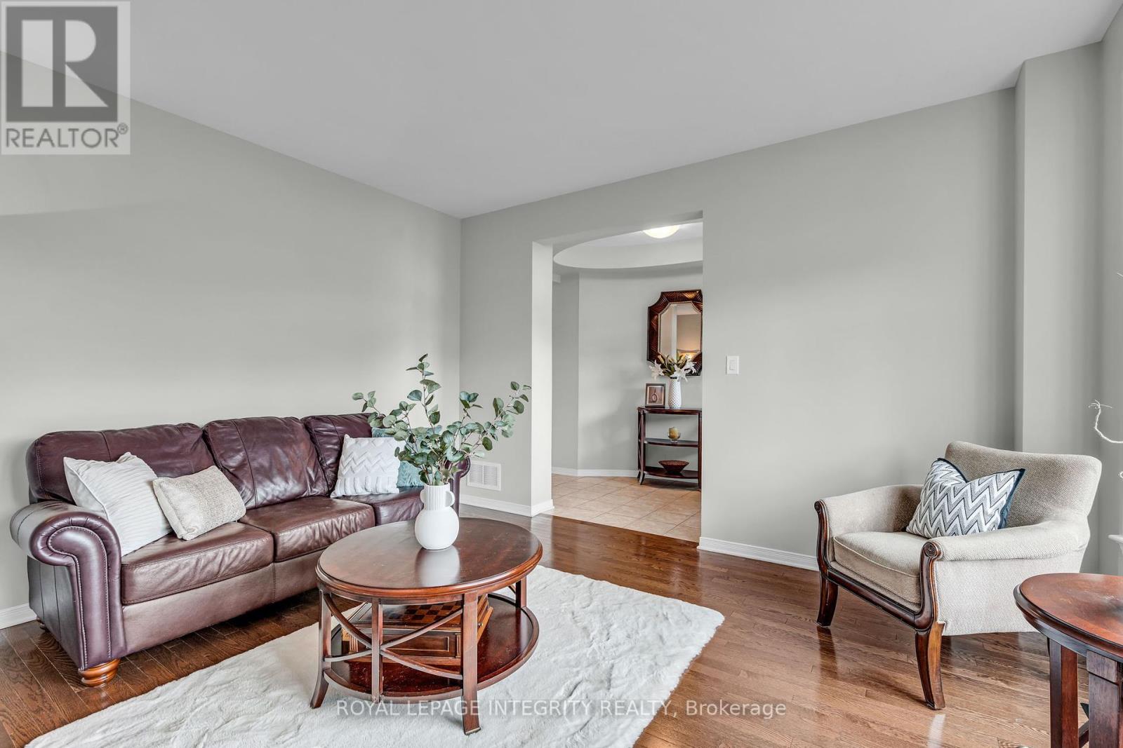 367 ANDALUSIAN CRESCENT