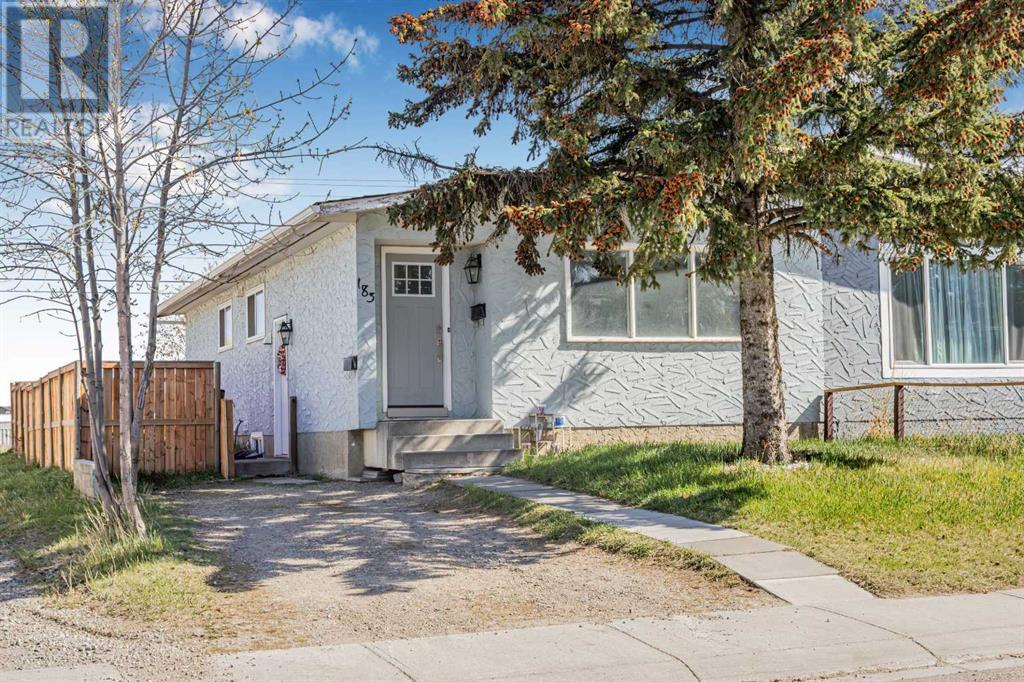 183 Penbrooke Close SE