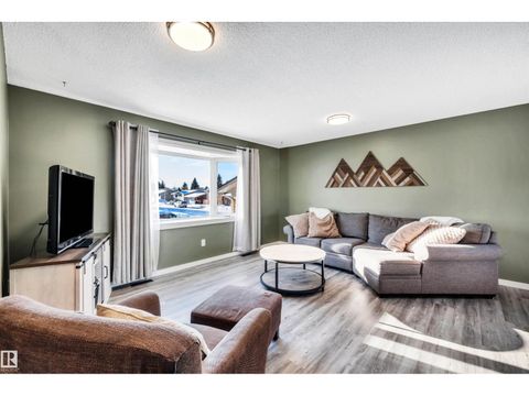 8612 33 AV NW NW Edmonton AB T6K2Y1