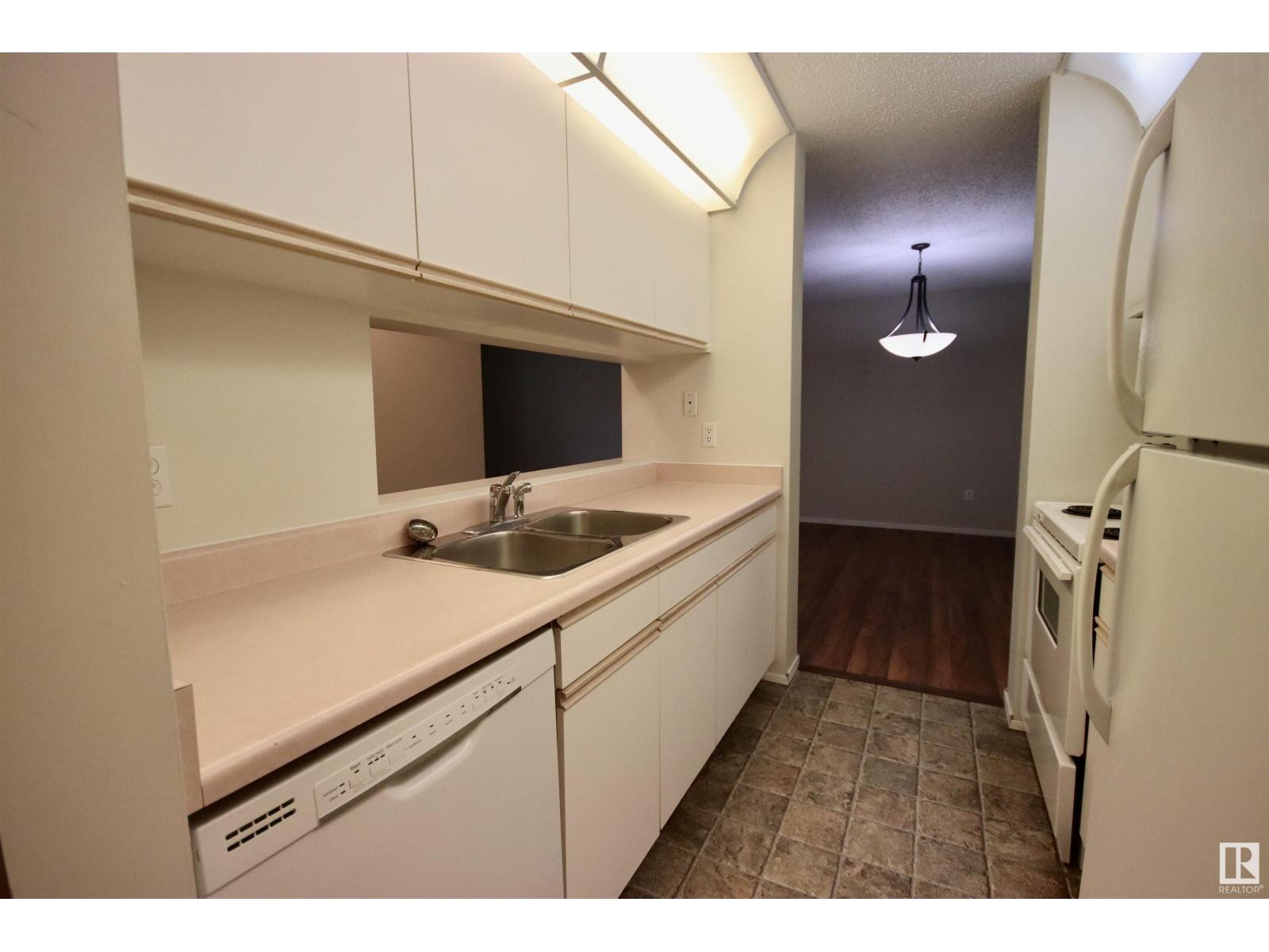 #305 11218 80 ST NW