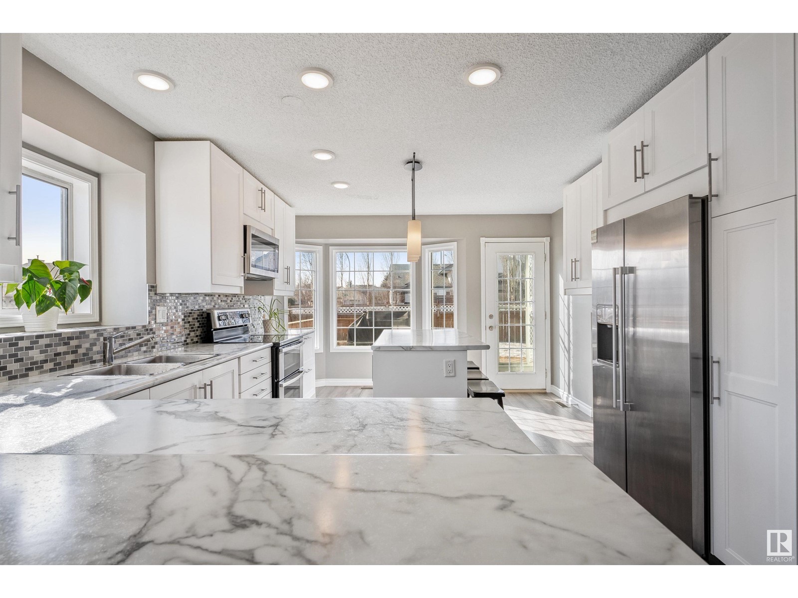 3511 40 AV NW