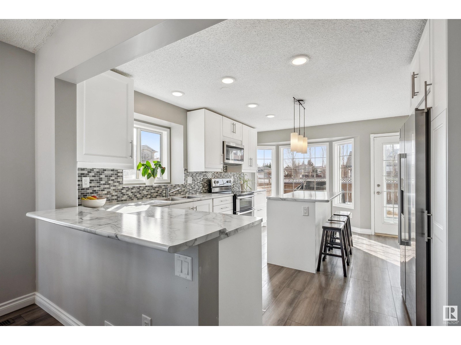 3511 40 AV NW