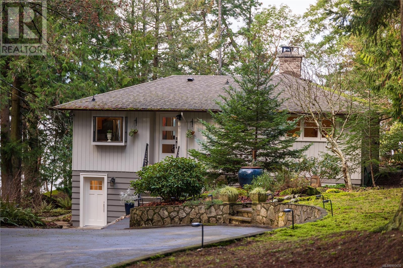 2320 Dolphin Rd