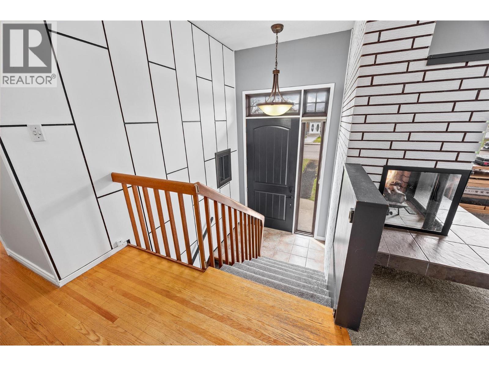 1394 Lombardy Square