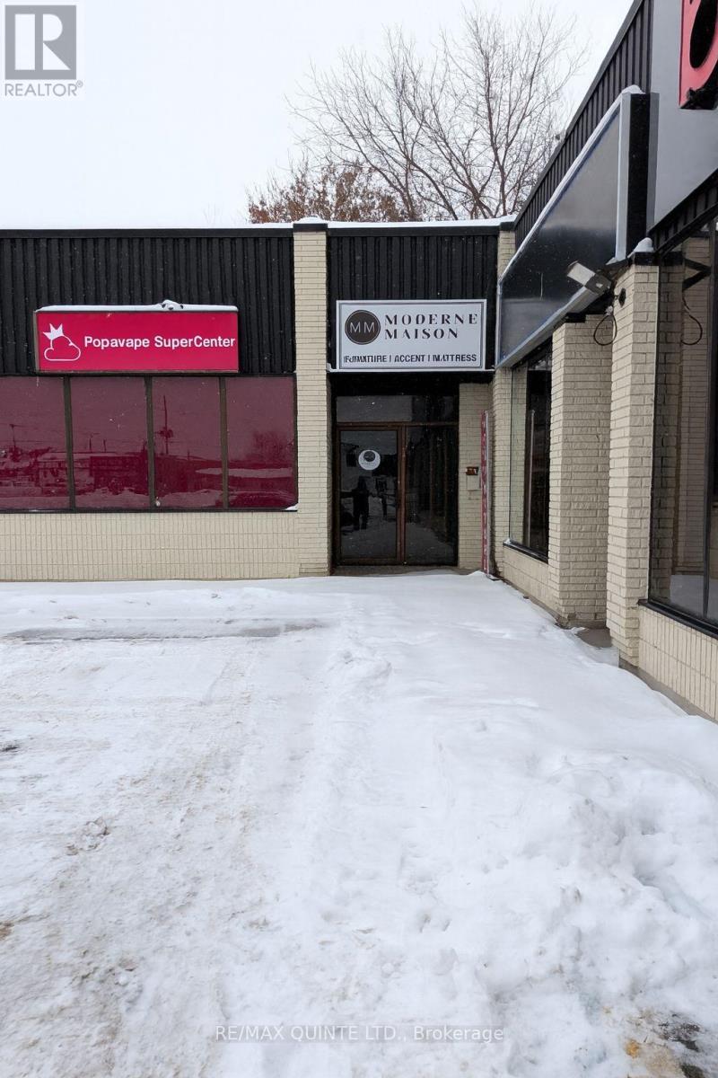 UNIT #4 - 257 DUNDAS STREET E