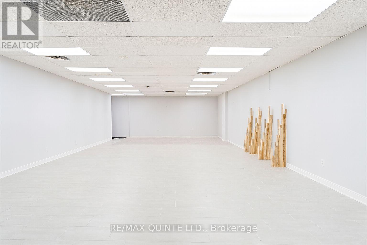 UNIT #4 - 257 DUNDAS STREET E