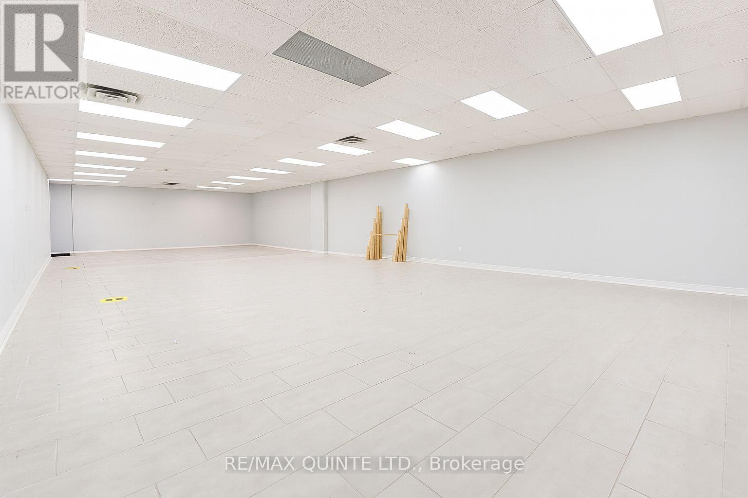 UNIT #4 - 257 DUNDAS STREET E