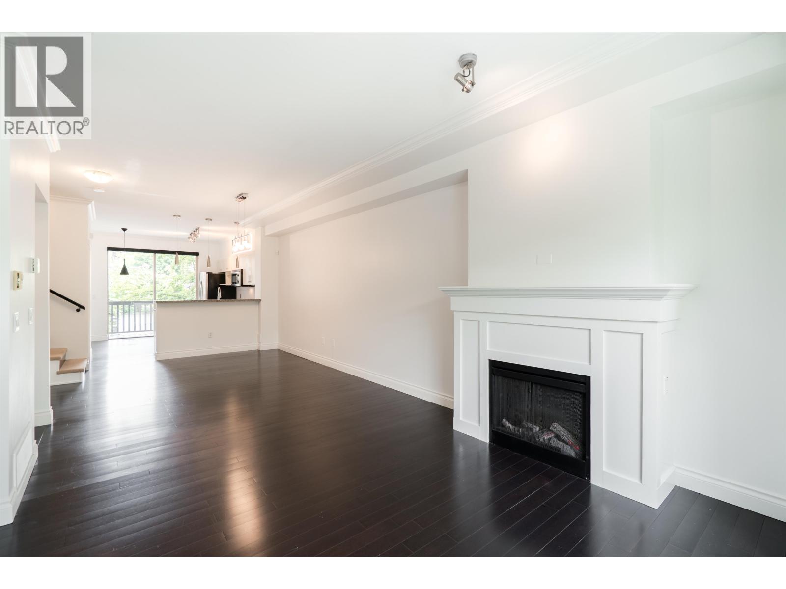 98 100 KLAHANIE DRIVE